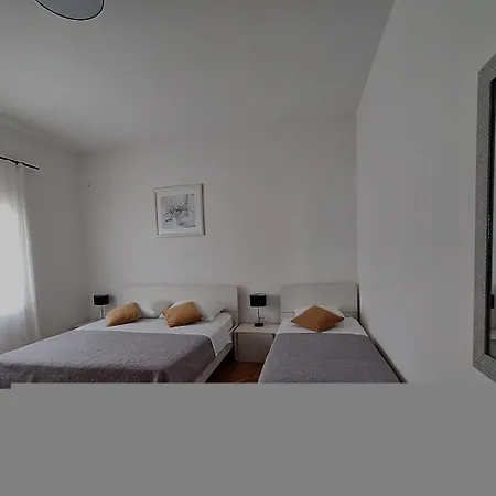 Rina Apartment Neviđane